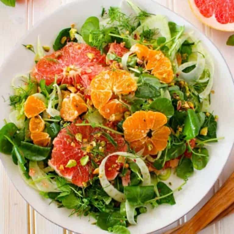 Fennel salad with citrus fruits and pistachios.