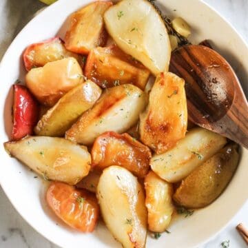 Baked apple and pear wedges a festive herb sauce.