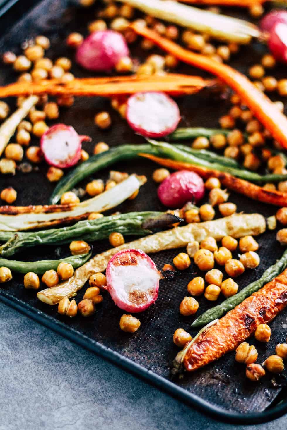 Sheet Pan Dinner with chickpeas, carrots, and green beans.