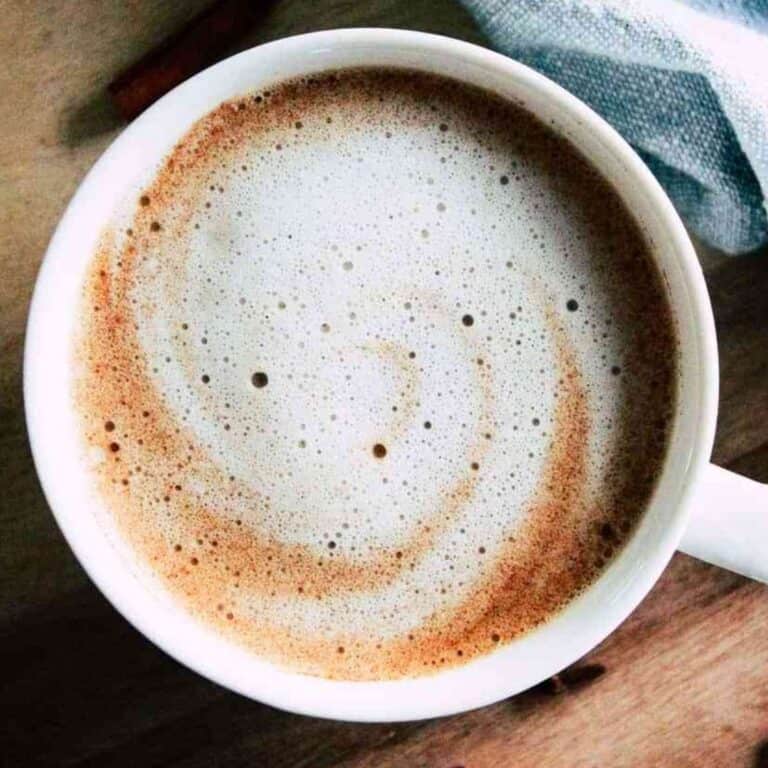 Creamy oat milk latte with warming spices.