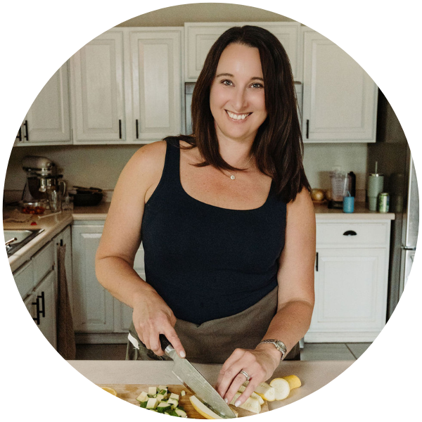 Circular image of dietitian Stephanie McKercher chopping vegetables in her kitchen.