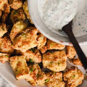 Crispy breaded tofu nuggets served with yogurt ranch dip.