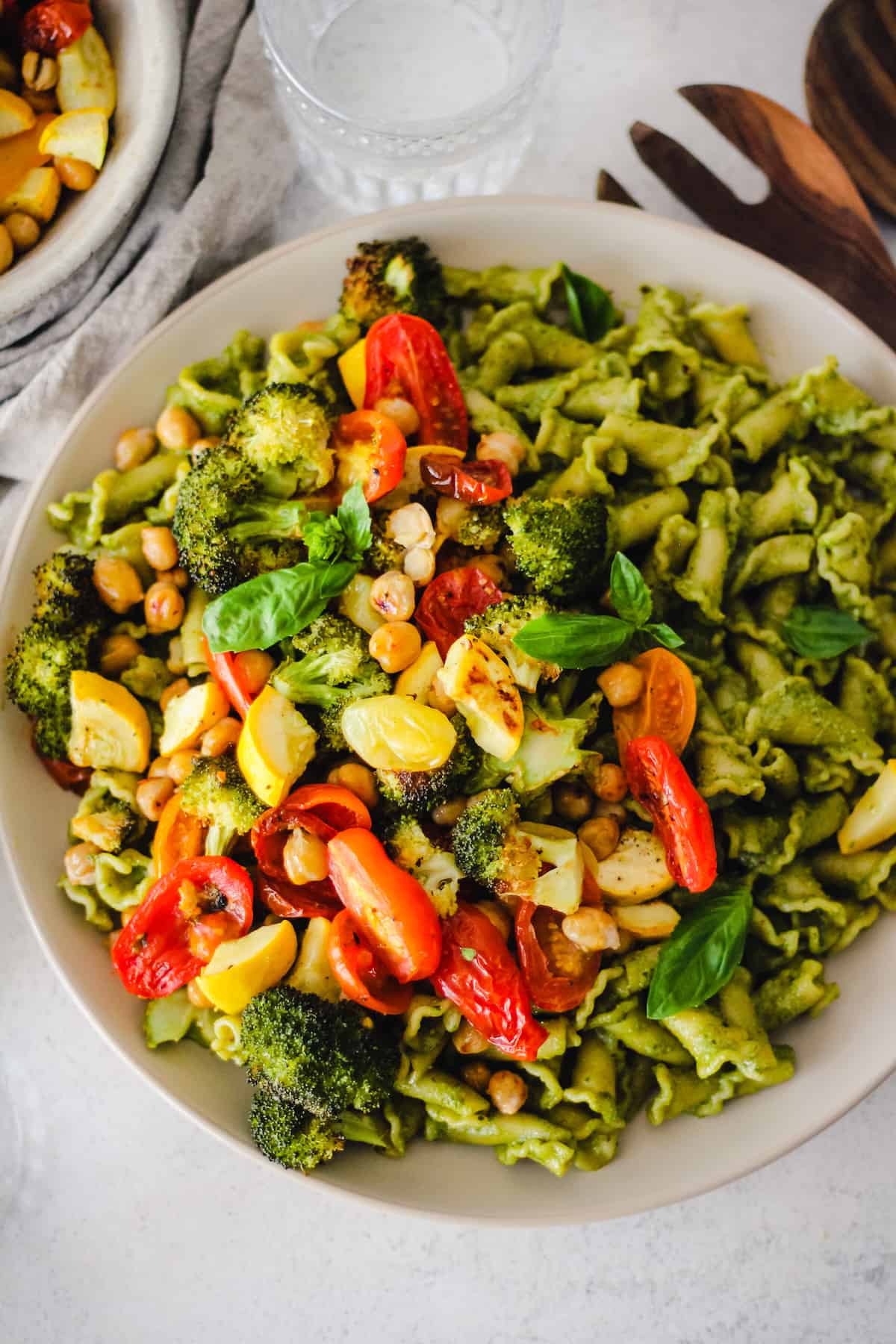 Pesto pasta topped with chickpeas and vegetables.