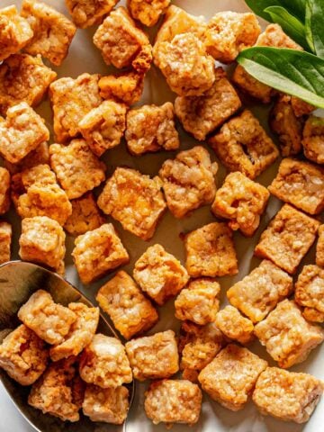 Closeup of crispy air fryer tofu with cornstarch.